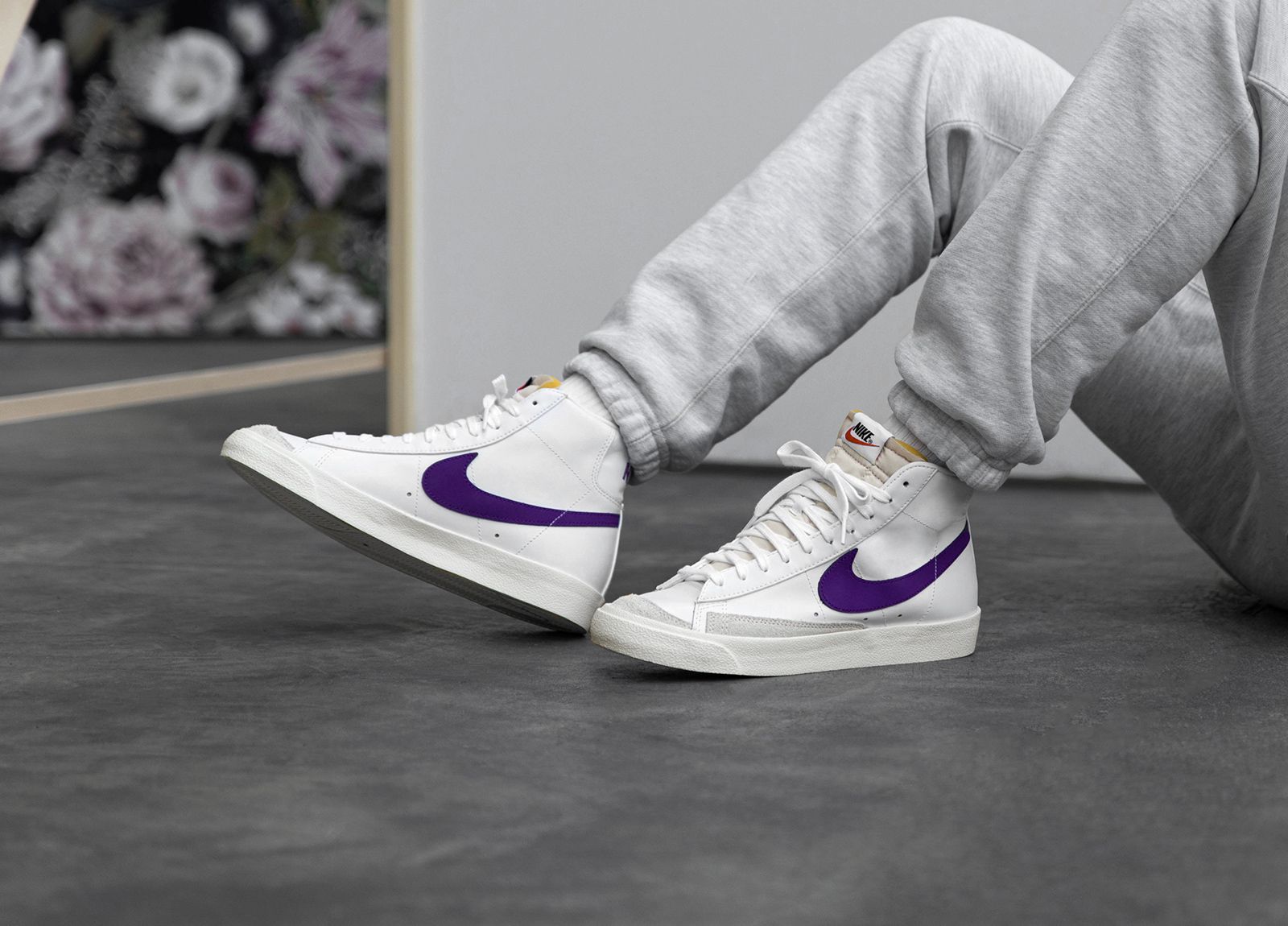 Blazer mid 77 vintage white voltage purple hotsell