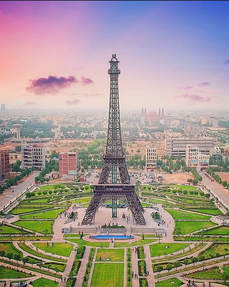 Splendorous view of Eiffel Tower Replica Located Bahria Town Lahore

PC: 📸<a href="/junaedkhalid/">Junaid Khalid</a>

#bahriatownlahore
#Aerialview