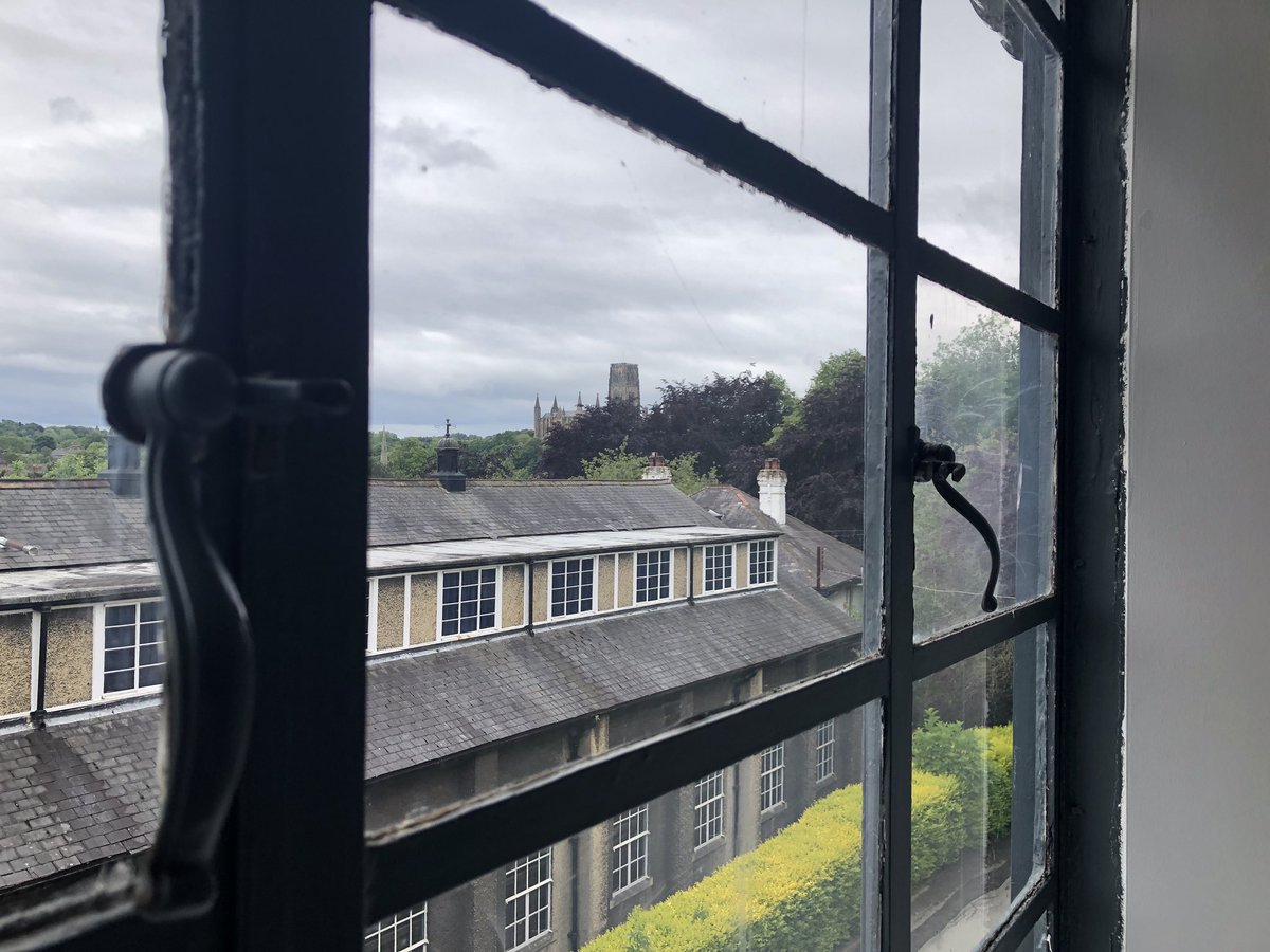 Marc_Flies's tweet photo. There could be worse views from your office window .... 👍🏻👍🏻 But I would rather be 2000ft above our beautiful building @durhamcathedral with an @EdenFlight #ExperienceFlight customer ... #FlyWithEden https://t.co/cYCvcOIPDE