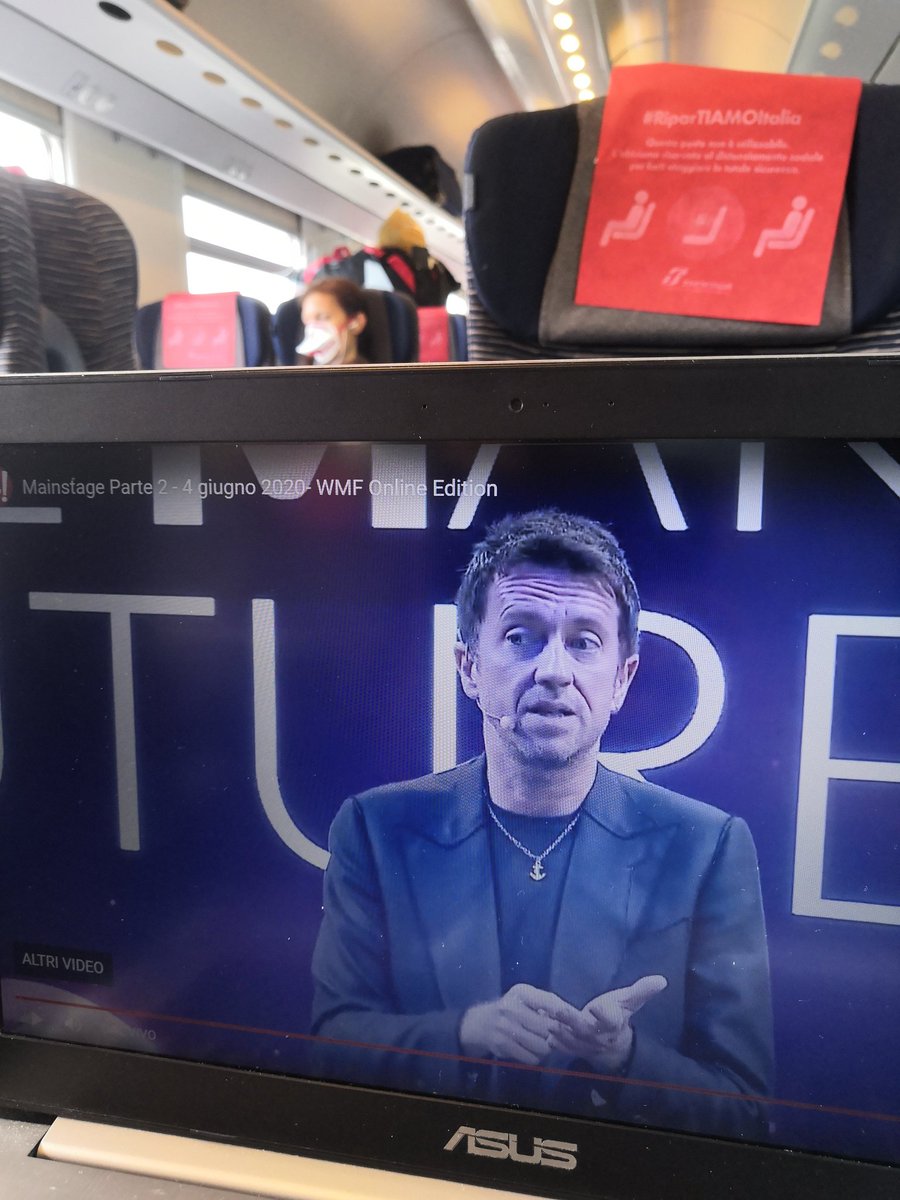 . <a href="/AndreaScanzi/">Andrea Scanzi</a>
Ogni volta che scriviamo qualcosa dovremmo renderci conto di quello che diceva Fabrizio de André. 
Quando scrivo una cosa, le persone poi ci credono. Bisogna ponderare ogni virgola, ogni istante, ogni pausa.

#andreascanzi #WMF2020 #WMF