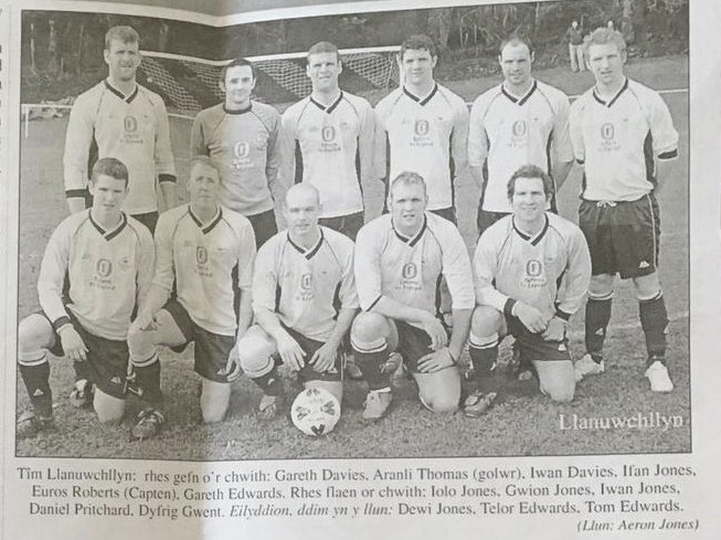 #HenDdyddIAU heddiw yn mynd a ni yn ol i gem gofiadwy iawn yn erbyn ail dim Y Bala, Cwpan Horrace Wynne yn Chwefror 2006, gem gyfartal 1-1 oeddi, ond y Llan yn ennill ar giciau o’r smotyn! 👍🏼⚽️