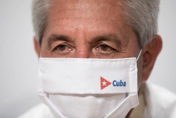 No por ser la cara más visible del sistema de salud de #Cuba en la actualidad, el <a href="/DrDuranGarcia/">Francisco Alberto Durán García</a> deja de reconocer la labor del equipo detrás de cada parte. Ese hombre sencillo, que no falta a su encuentro con el pueblo, está hoy de cumpleaños. ¡Mucha felicidad y salud para él!