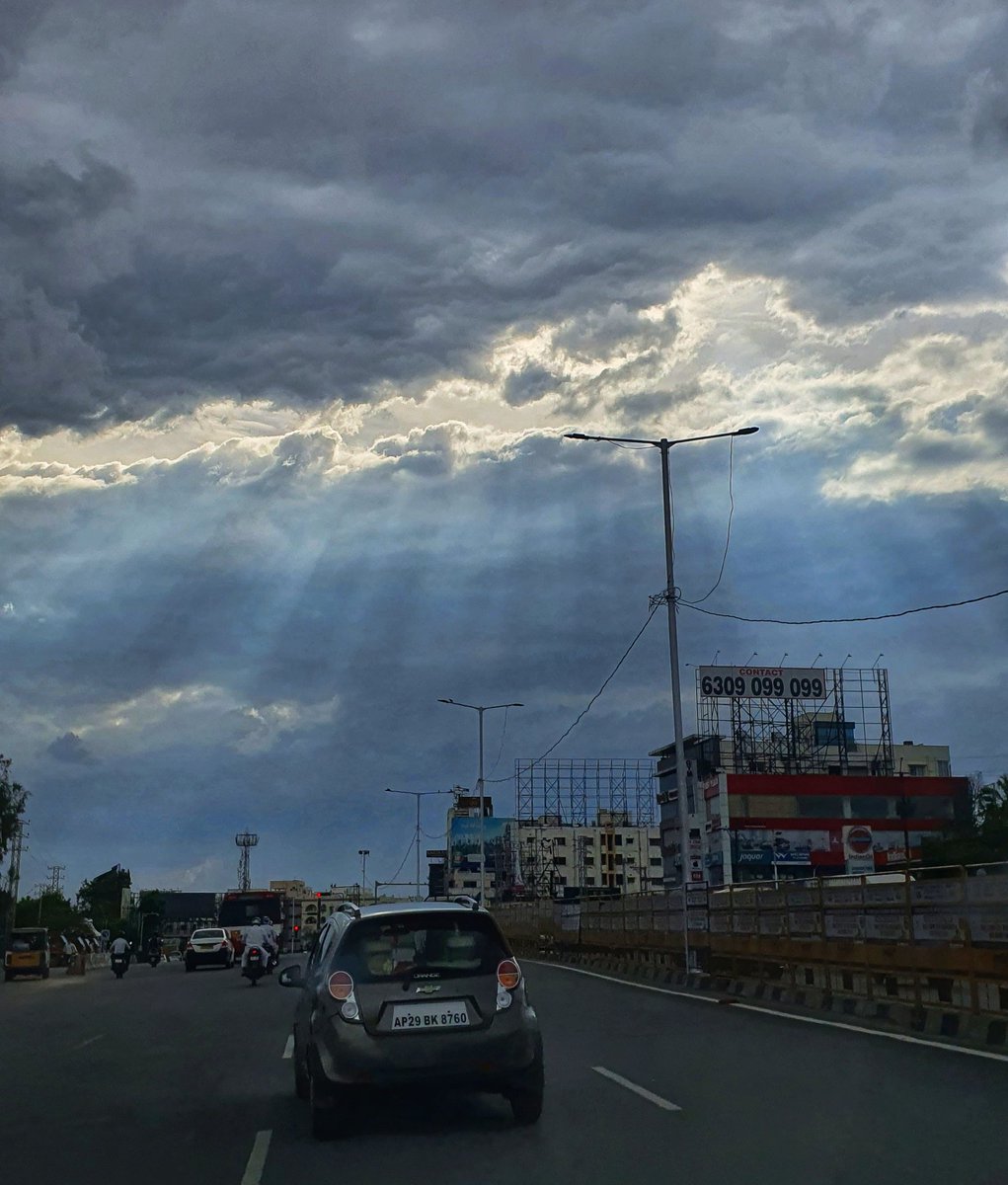 RajivAluri's tweet photo. Climate ๐๐ฝ๐๐ฝ
#Hyderabad #AboutToRain https://t.co/abXGeWPorz