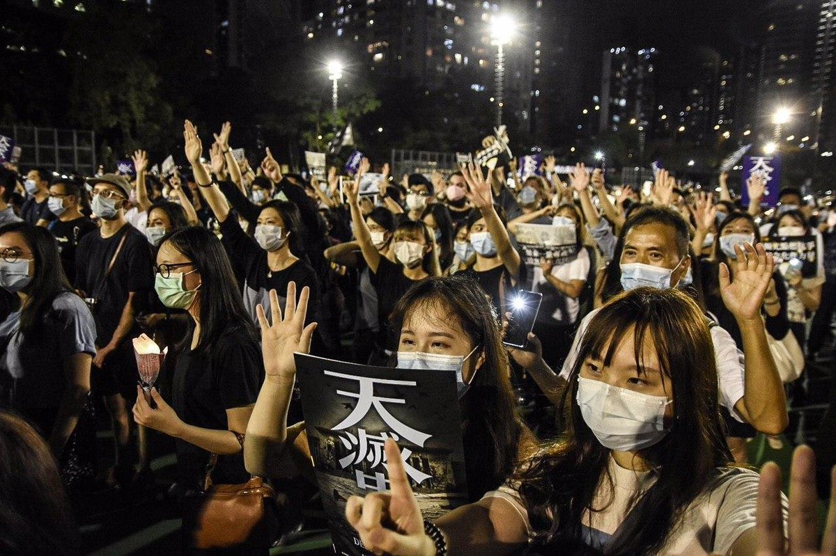 KongTsungGan's tweet image. #FiveDemandsNotOneLess in Victoria Park. #HK people are tenacious. We don't give up. No matter what. #June4 #TiananmenMassacre #6431truth photo: @USPhongkong