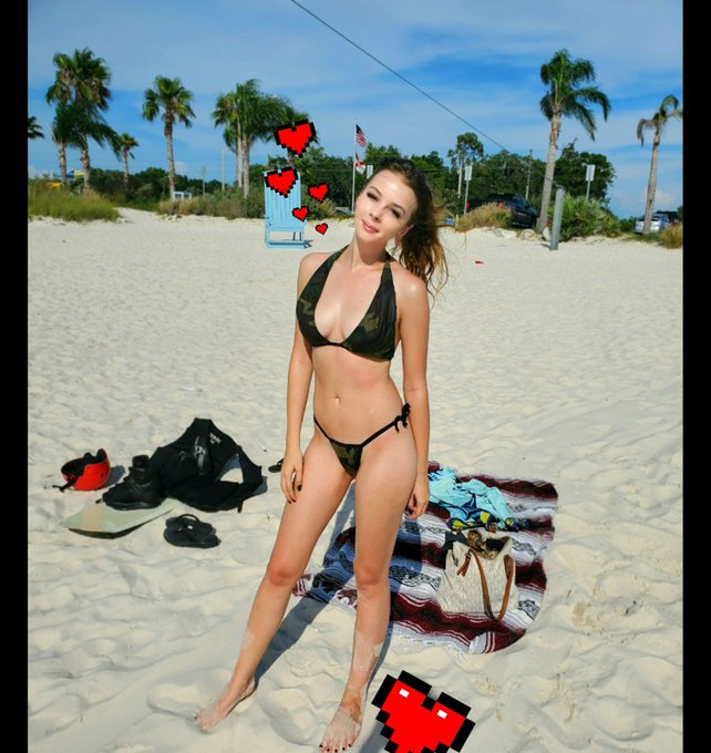 For my #dirty #feet lovers, #sexy sandy feet days ahead! @SexyTeenGirls19  @DatTassy  @Diesel292  @sexygirls226<a href="/tag/dirty"class="tags">#dirty</a><a href="/tag/feet"class="tags">#feet</a><a href="/tag/sexy"class="tags">#sexy</a>