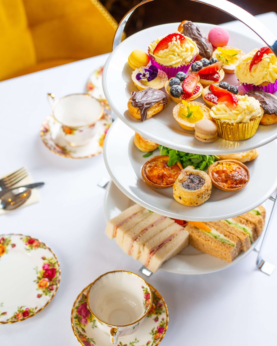 BarSaintJames's tweet photo. Create a precious memory as you enjoy our afternoon tea in the home comforts of your own private garden.

Bring out the patio set, enjoy a glass of prosecco as the sun sets and unwind, with some delicious treats delivered straight to your door: https://t.co/AMxla48Ebq https://t.co/6OO2XTBcTO