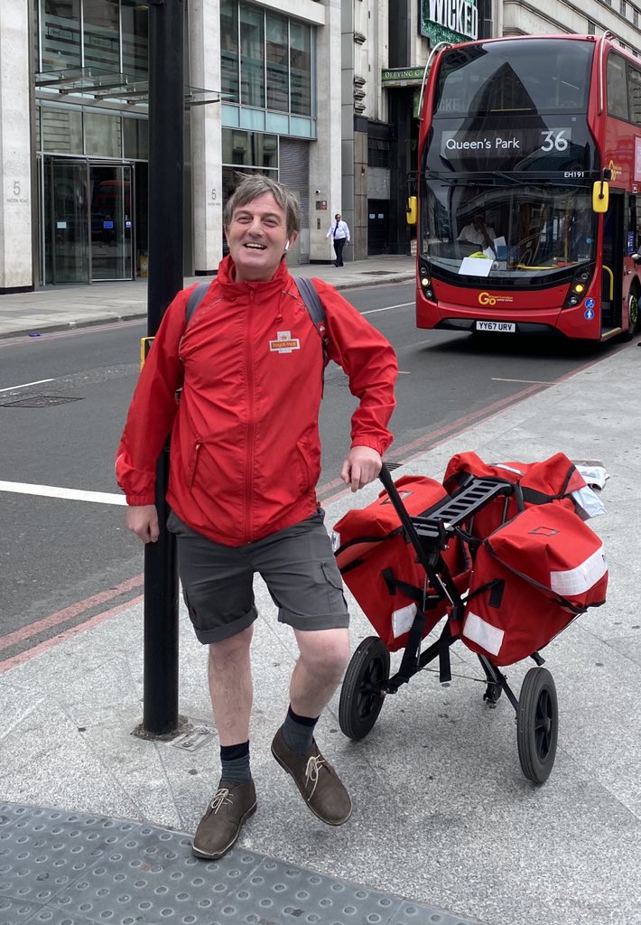 Lovely moment of the day... Not seen my brother in person for four months, then bump into him in Victoria St this morning 🙌 After all these years we end up getting jobs in the same street!