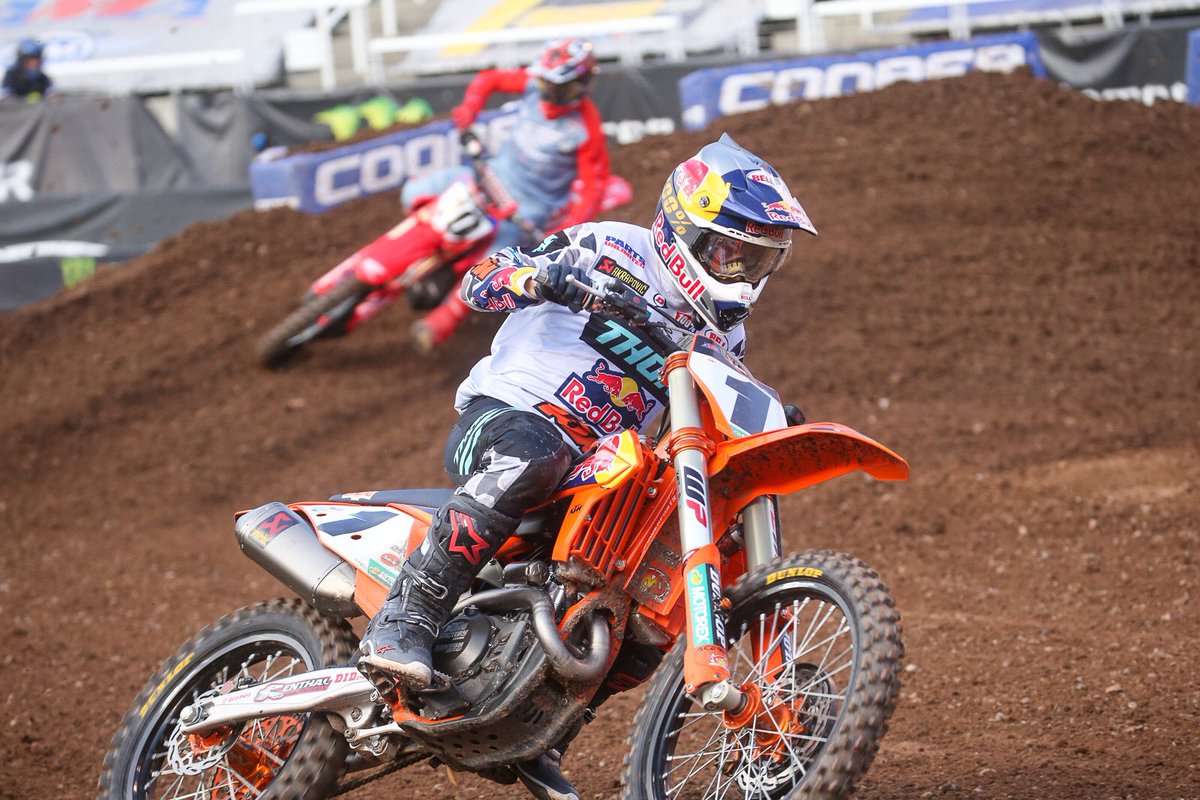 hinsonracing's tweet photo. Great night of racing in Salt Lake last night. Congrats to @cooperwebb_2 and his @KTM_Racing Team on taking the win ๐ช๐ #hinsondomination #hinsonclutch #hinsonhookup #sx #supercross #ktm #webbwagon ๐ธ @VitalMX https://t.co/u2k5GnSfla