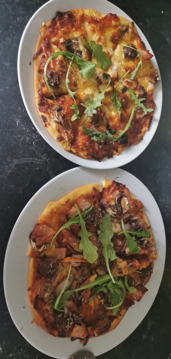 eoghanmulgrew1's tweet image. Homemade pizza for 2 for dinner tonight #dinner #irishchef #idocooking #pizza #HomemadeFOOD
