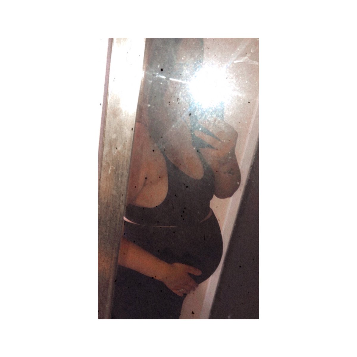 MrsNicolleH's tweet photo. Crazy to think our little girl and little boy are growing away in there 👶🏻👶🏻 .. 
Only 8 weeks until we meet them, Cannot wait to see their faces 💗💙 ..

@hamilton_16 #HamiltonTwins #IUISuccess #29WeeksPregnant https://t.co/5IWhwelhLn