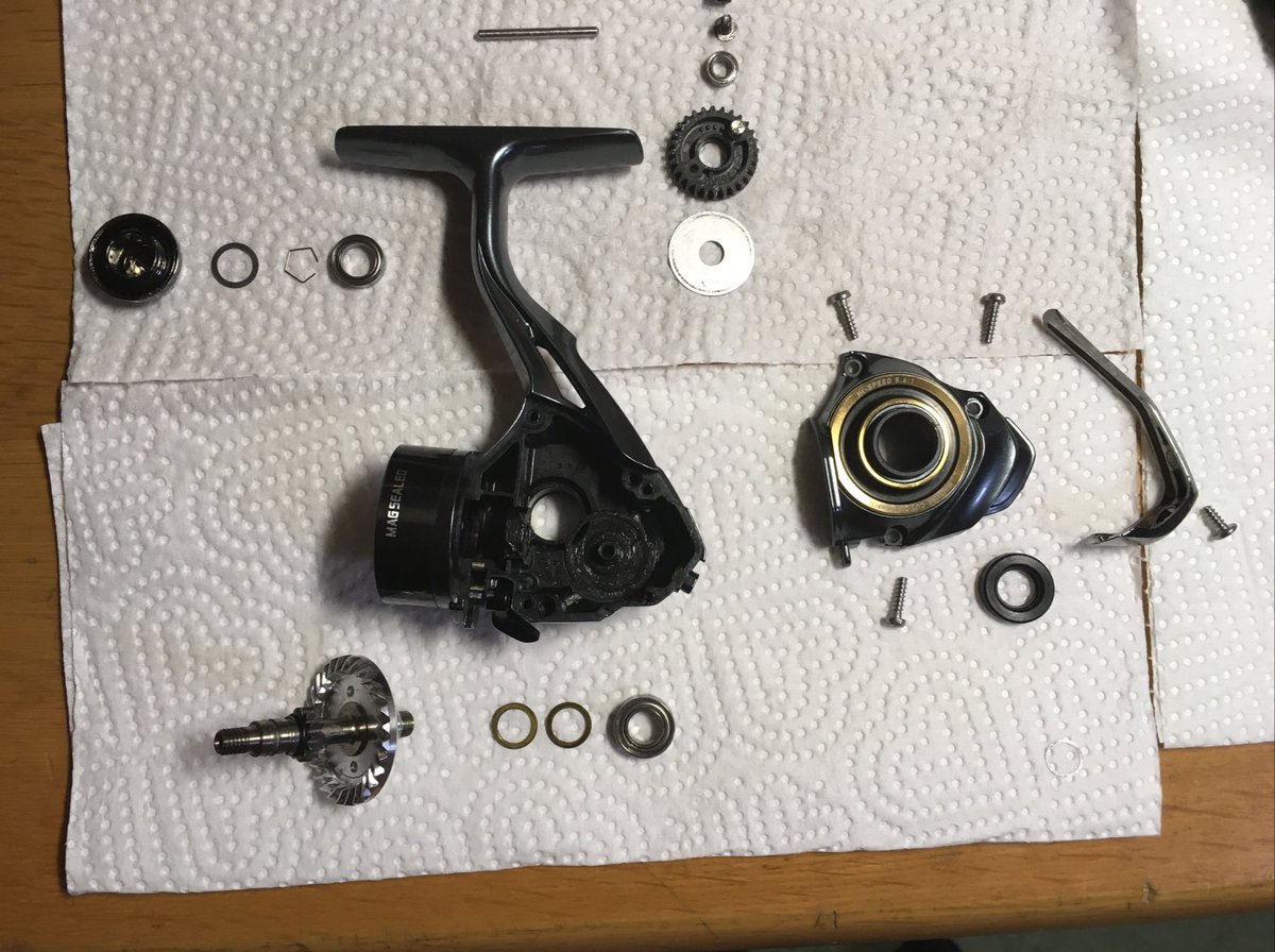 泰生 Daiwaのセオリー2508pe Hの巻き心地が少しシャリシャリしていたので 自分でバラしてパーツを綺麗にした後 グリスとオイルを塗り直して組み立てたらシャリ感は無くなりましたが カタカタ音がなり 1つパーツが余りました どなたかわかる人いたら教え 泰生 Daiwaのセオリー2508pe Hの巻き心地が少しシャリシャリしていたので 自分でバラしてパーツを綺麗にした後 グリスとオイルを塗り直して組み立てたらシャリ感は無くなりましたが カタカタ音がなり 1つパーツが余りました どなたかわかる人いたら教え
