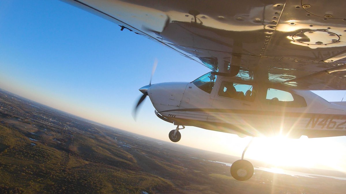 TakingOff7's tweet photo. 4620Y Turning Final #throwbackthursday #sunset #fliying #plane #pilot #planes #cessna #sky #clear #clearsky #angle #tires #FlyingHigh #flyihngbirds #turningfinal #turning #4620Y https://t.co/cOKzyJpUDW