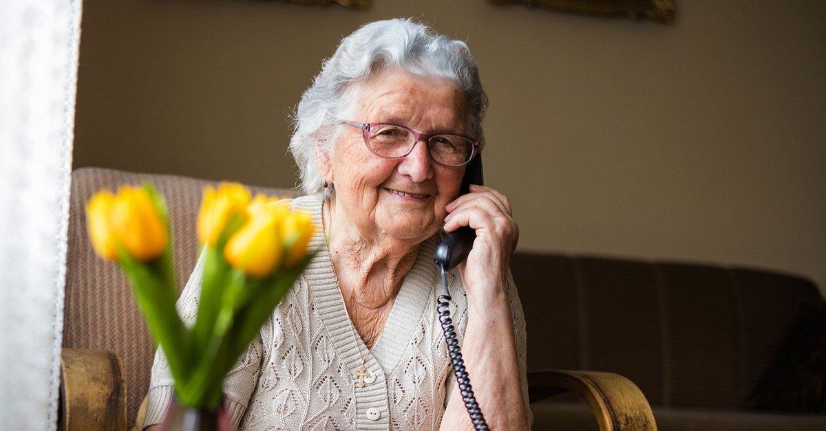 Albertans are encourage to recognize and connect with seniors in innovative, fun and creative ways while adhering to physical distancing restrictions in place.  alberta.ca/seniors-week.a…  #myolds #seniorsweek2020