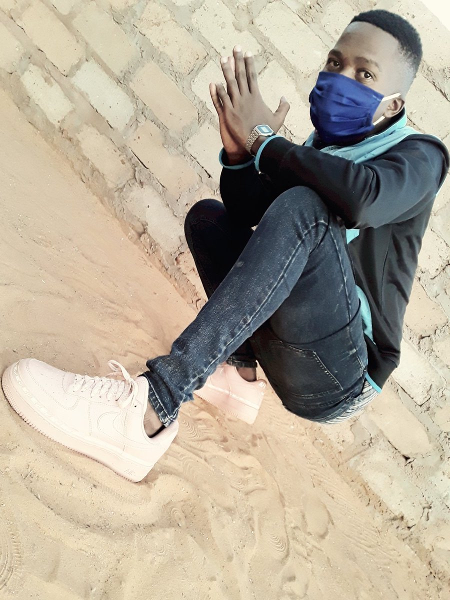 BuckzLehipi's tweet photo. Stream my first EP titled Straight Outta Logageng (SOLG)

Link >>> https://t.co/1IpQZB3xos

#ProudVillageBoy 

#MultiTalentedVillageBoy https://t.co/aGTNqb7MLl