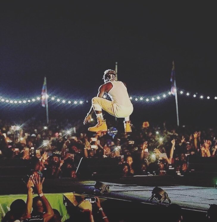 justsaytrigger's tweet photo. Once upon a time, a certain Shatta Wale stood up for a dying musik industry and the media turned against him. Little did they know that he had God and his fans.
#superscarymovement
#seriousmovement
#4LYFis4LYF
#1Don1Man1Son
RT if you believe in the Movement https://t.co/jhJgg1jaZw