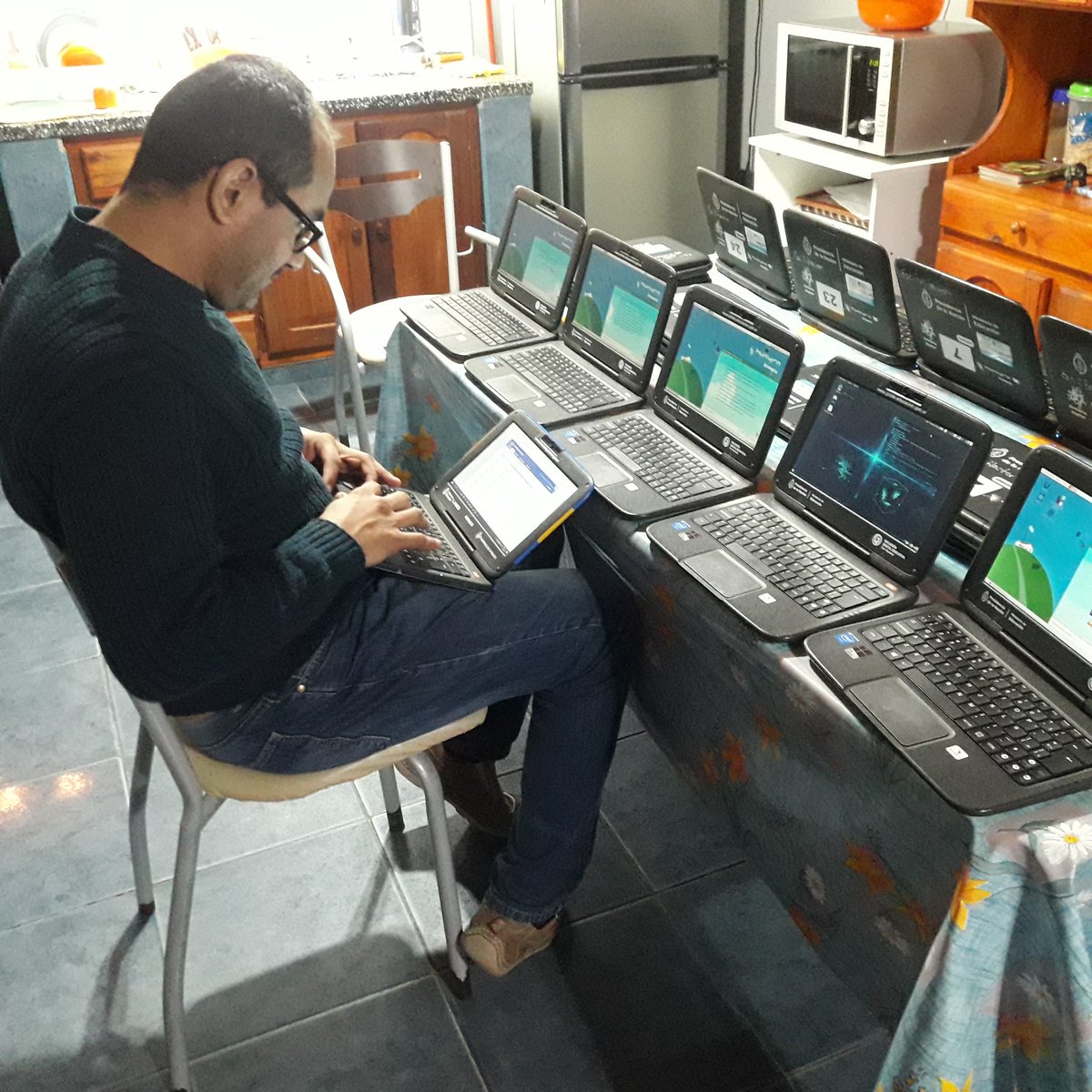 mtejedorsalta's tweet photo. Asistencia técnica y desbloqueo de netbooks Escuela 4562 San Héctor Valdivielso Sáez de Cnel. Mollinedo,  Anta, Salta. Acompañamiento desde casa, máquinas listas para seguir trabajando.  @SaltaConectados @matiascanepa @trottanico https://t.co/ydwYdF8obo