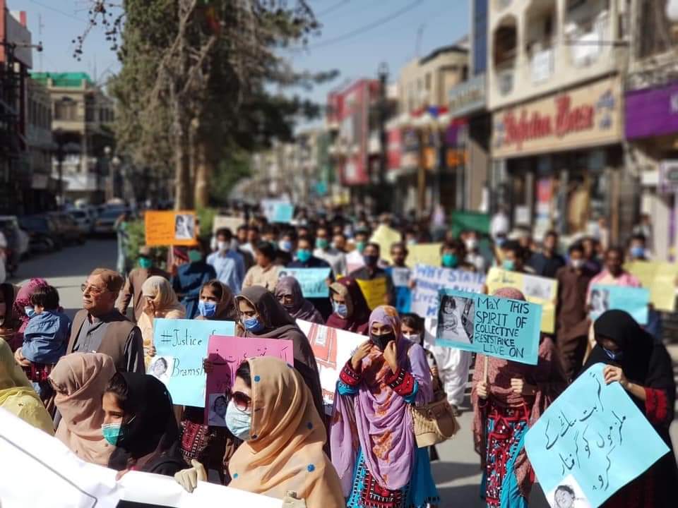 AaliyahShah_'s tweet image. ابھی اور سفر باقی ہے

نئے سفر میں ابھی ایک نقص باقی ہے
جو شخص ساتھ نہیں اسکا عکس باقی ہے
#QuettaProtest
#JusticeForBramsh