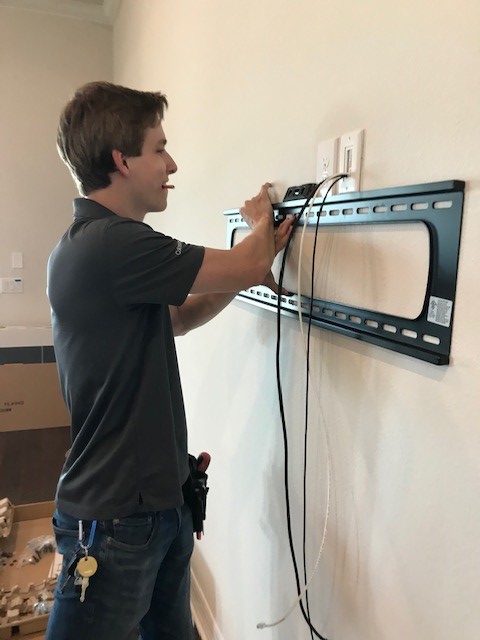MySynergyFL's tweet photo. Need a TV mounted? Want a great dealer price on top TVs? Whether it’s indoor or outdoor TVs, we can do that for you. Call us for an estimate! 877-664-0770 #tvmounting #tvinstaller #tvmount #tvmountingtampa #customav #audiovideo #avtech #avtechnician https://t.co/CicUstVI7D