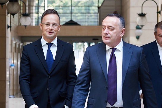 mre (@miningenergyrs) on Twitter photo Nakon sastanka predsednika <a href="/avucic/">Александар Вучић</a> i premijera Viktora Orbana, a u cilju realizacije dogovora o jačanju saradnje Srbije i Madjarske u oblasti energetike, ministar <a href="/AAnticBG/">Aleksandar Antić</a> danas u Budimpešti sa ministrom spoljnih poslova i trgovine #PéterSzijjártó 🇷🇸🇭🇺
#serbia🇷🇸
#hungary🇭🇺 Nakon sastanka predsednika <a href="/avucic/">Александар Вучић</a> i premijera Viktora Orbana, a u cilju realizacije dogovora o jačanju saradnje Srbije i Madjarske u oblasti energetike, ministar <a href="/AAnticBG/">Aleksandar Antić</a> danas u Budimpešti sa ministrom spoljnih poslova i trgovine #PéterSzijjártó 🇷🇸🇭🇺
#serbia🇷🇸
#hungary🇭🇺