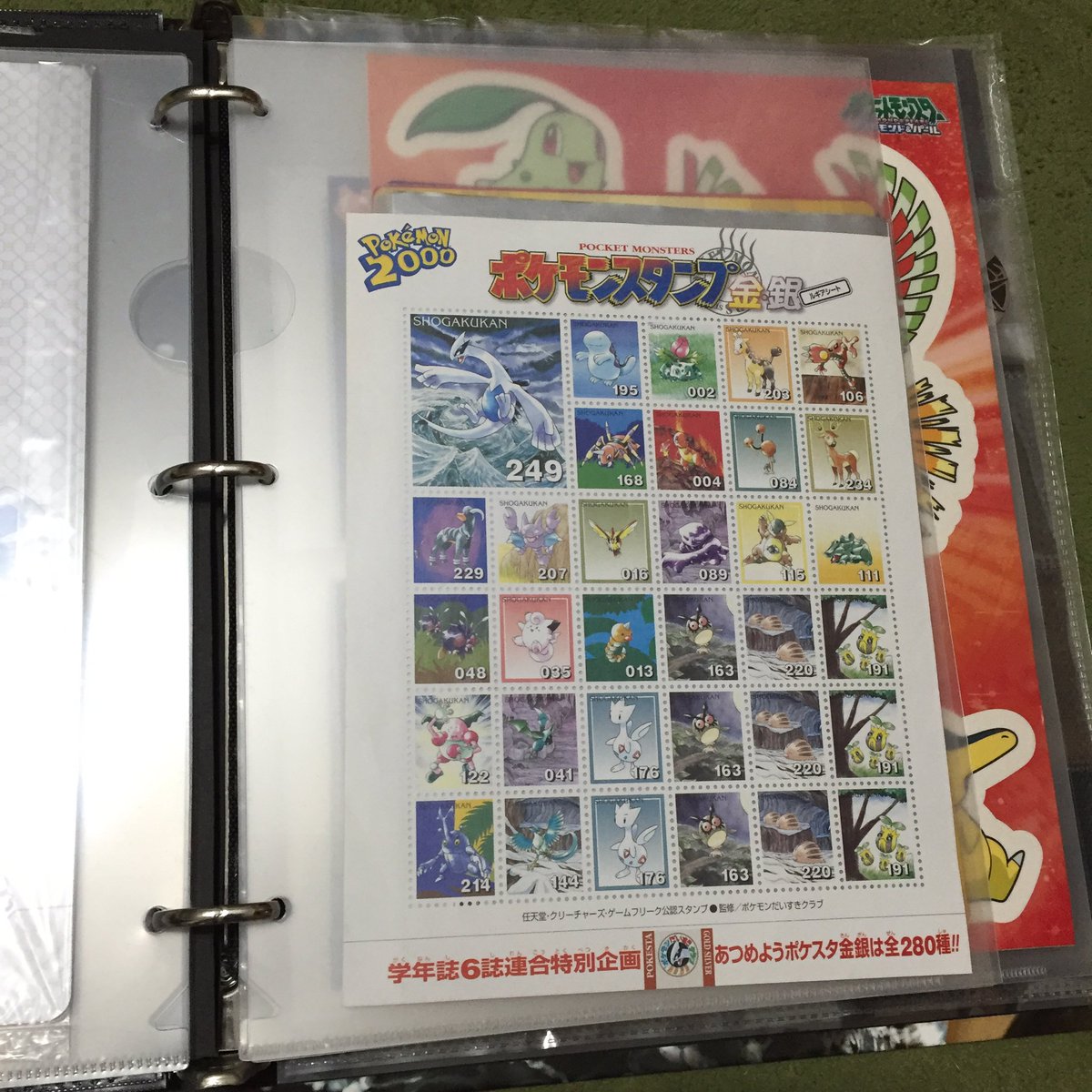 ソラ 下敷きなどの収納物自体がb5サイズのものは クリアファイルの上を少しカットして同じように穴開ければ ファイル からもはみ出ず収納できます また 中に糊付きの透明ビニールの底を切ったものを上下に並べて貼れば ポストカードの保護にも応用