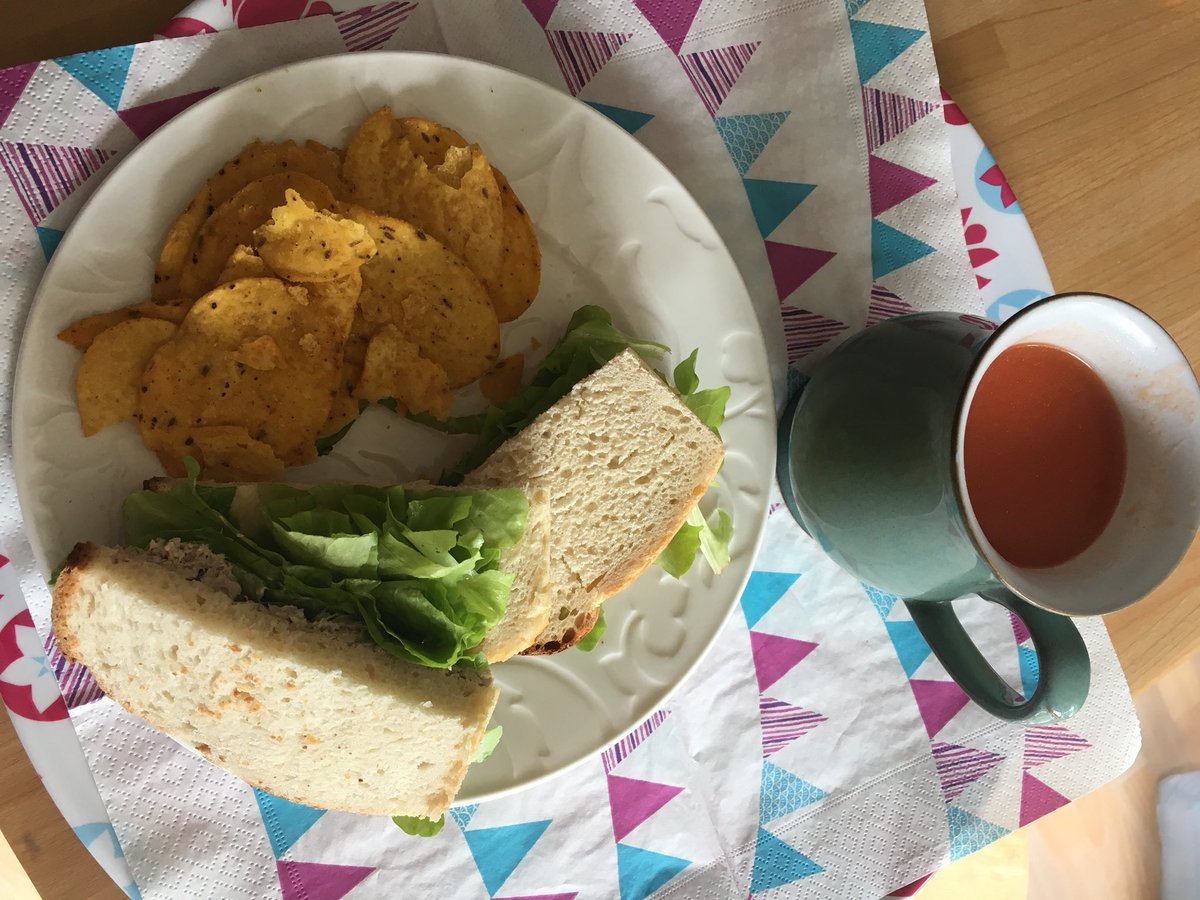 dorpharm's tweet image. Lunch on the build yourself up diet for me today is tuna and mayo sandwich, crisps and a cup of soup (should be fortified with cream) instead of tea for more calories. @IzzyDietitian #dietchallenge @DCHFT_Dietitian