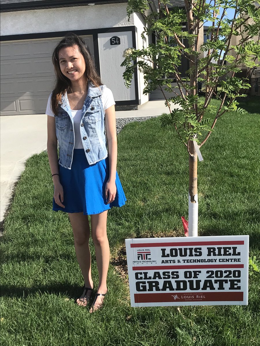 mgrant_skimom's tweet photo. ATC Grad sign delivery. Happy graduates. #ATCGrad2020 #ECEGrad #COVIDー19#COVIDー19Grad @ArtTechCentre https://t.co/unuAFX4D1s