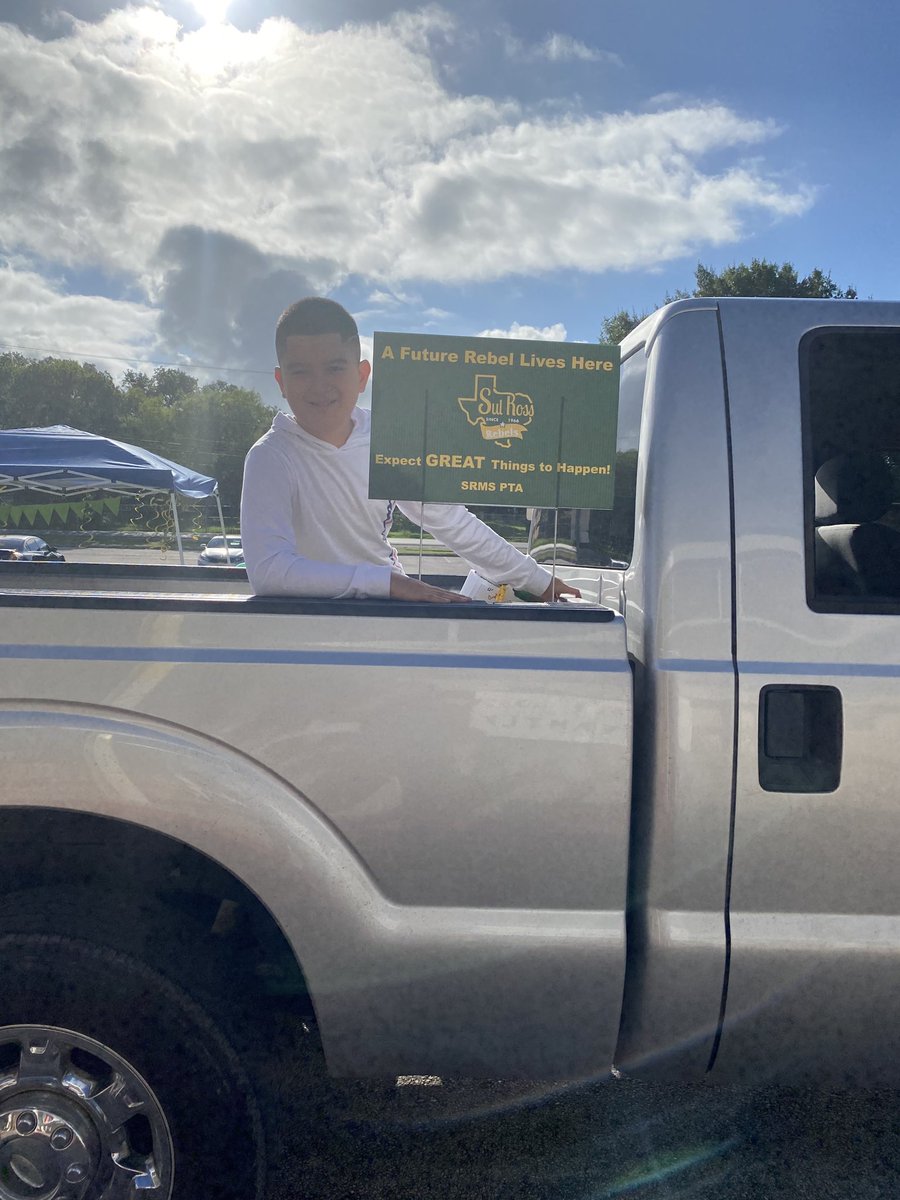 These pictures make me feel hopeful and excited for all of us!! ⁦@NISDRoss⁩ ⁦@NISD⁩ @NISDLinton⁩                                       #WeHadABlast  💚💛