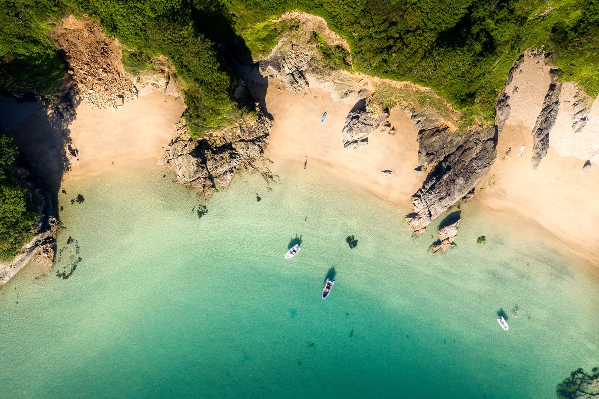 DroneStudio's tweet photo. Salcombe South Devon ☀️🚁 enjoyed chilling out here Monday afternoon. What a stunning British beach hidden away #Salcombe #Devon #SouthDevon #Drone #Dji #wexmondays #Wexmonday #StormHour #HiddenBritain #Drones #landscapephotography #dronephotography https://t.co/gGGBreWnaQ
