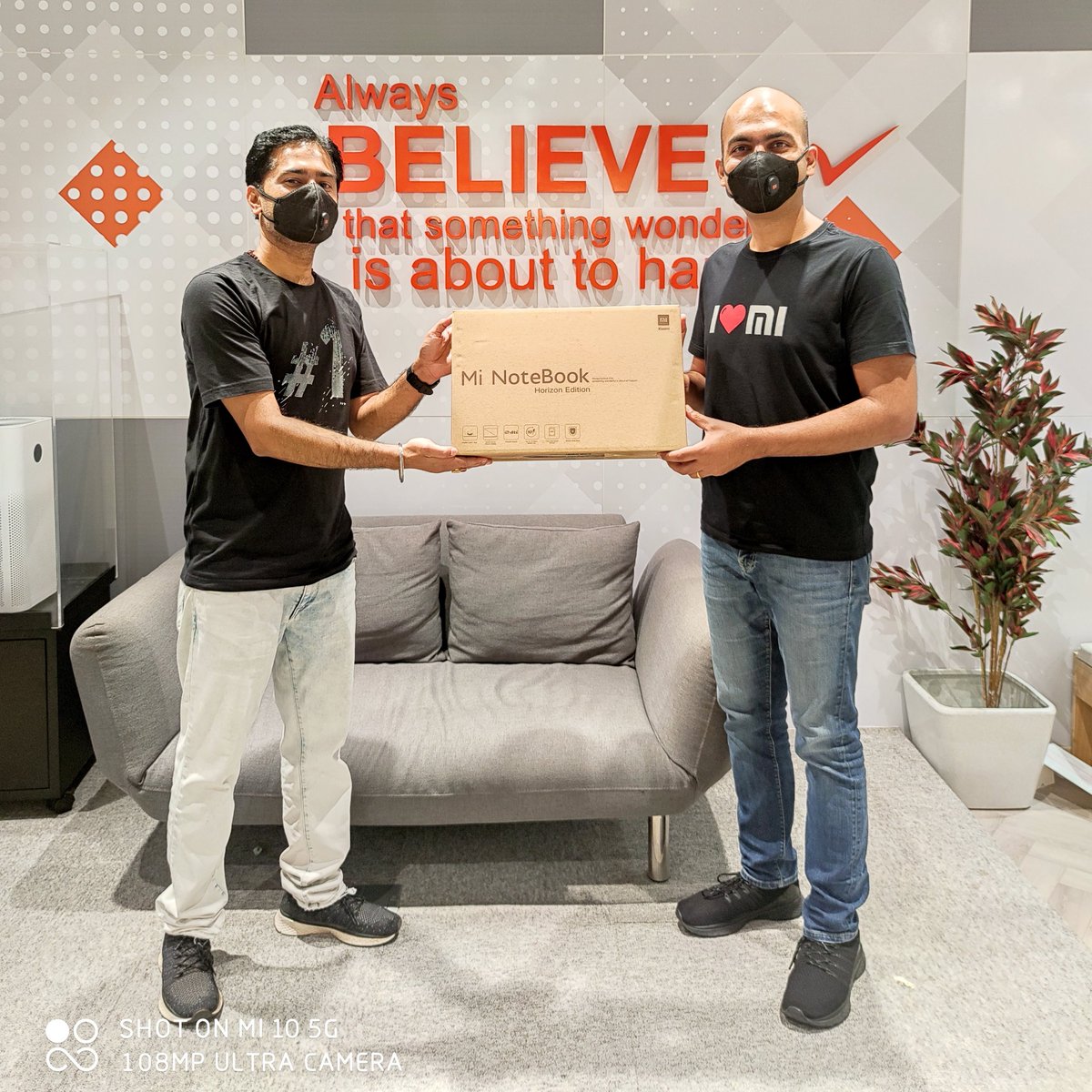 Woo-hoo! 🎉 Just received my brand new #MiNotebook. Hand delivered by Amit @MiAmitKumar, who leads our laptop business. 😀🙏

Incredible, high-end laptop designed for India &amp; will make its Global debut in #India. 🇮🇳

Can not wait to start using it. 😍

#Xiaomi ❤️️ #Mi #NoteBook