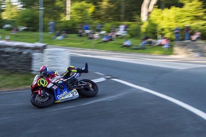 Lintinracing's tweet photo. #throwbackThursday to when I took up leg waving at TT. And had a moment which only ever happened round Manx course once before this day. Gave @RCExpressRacing boys something to straighten. #crash #rollabout #legwavetofans https://t.co/JPmSSxDdw9