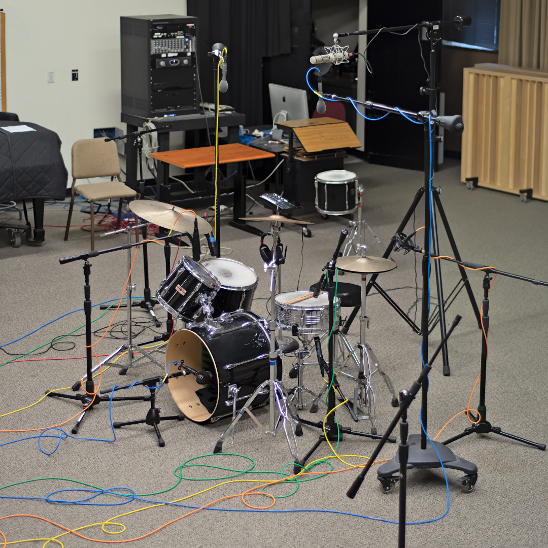 Our studio is full of pro-level gear (look at that stereo Telefunken overhead!), but you can't deny it's the colored XLR cables that make everything pop.
.
.
foothill.edu/musictechnology
.
.
<a href="/Foothillnews/">Foothill News</a> <a href="/TELEFUNKEN_Mics/">TELEFUNKEN Mics</a> #musicproduction #recording #studiolife #drums #drumrecording