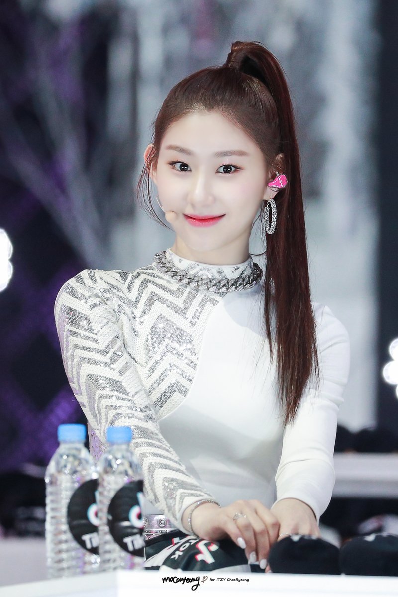 🎂HAPPY BIRTHDAY CHAERYEONG🎂
[📌HQ] 190810 음중미팬 2pics
[📌HQ] 200104 GDA 2pics
#HappyChaeryeongDay
#itzy #있지
#ChaeRyeong #leechaeryeong #채령 #이채령 #彩領 #李彩領