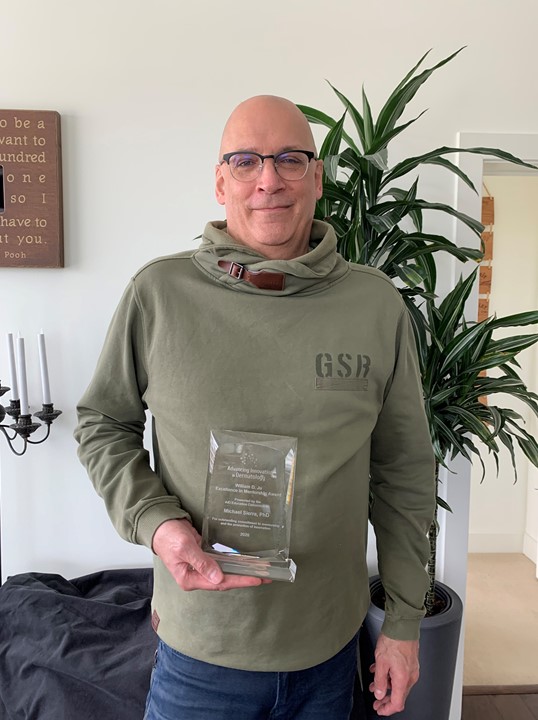 Congrats <a href="/MichaelSierra16/">Michael Sierra</a>, VP, <a href="/LEOscitech/">LEO Science & Tech Hub</a>, on receiving the Mentoring Award from Advancing Innovation in Dermatology – <a href="/AdvancingDerm/">Dermatology Advances</a> - recognizing outstanding commitment to mentorship &amp; promotion of innovation. MORE: bit.ly/2AtBJOO