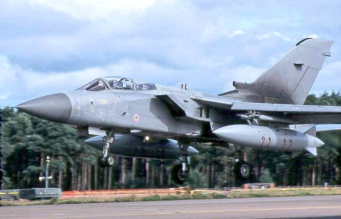 FlMichele69's tweet photo. When the Italian skies were protected by Tornado &amp; Falcon
#ItalianAirForce🇮🇹
24 #TornadoADV 1995÷04
ex #RoyalAirForce🇬🇧
53rdWingAFB Cameri
36rdWingAFB Gioia del Colle
34 #F16FalconADF 2003÷12
ex #ANG🇺🇸
37rdWingAFB Trapani
5rdWingAFB Cervia
@ItalianAirForce @TrevClark1958 @t_leung https://t.co/iHoVJySSbn