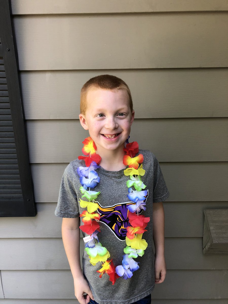 lizdrahota's tweet photo. Last day of 2nd grade! We made it through the craziest school year. We are so thankful that Dayne had another amazing teacher at Washington with Mr. Vanselow! #ReadyForSummerBreak 🎉☀️🎉 https://t.co/a5UI3UxQ8l