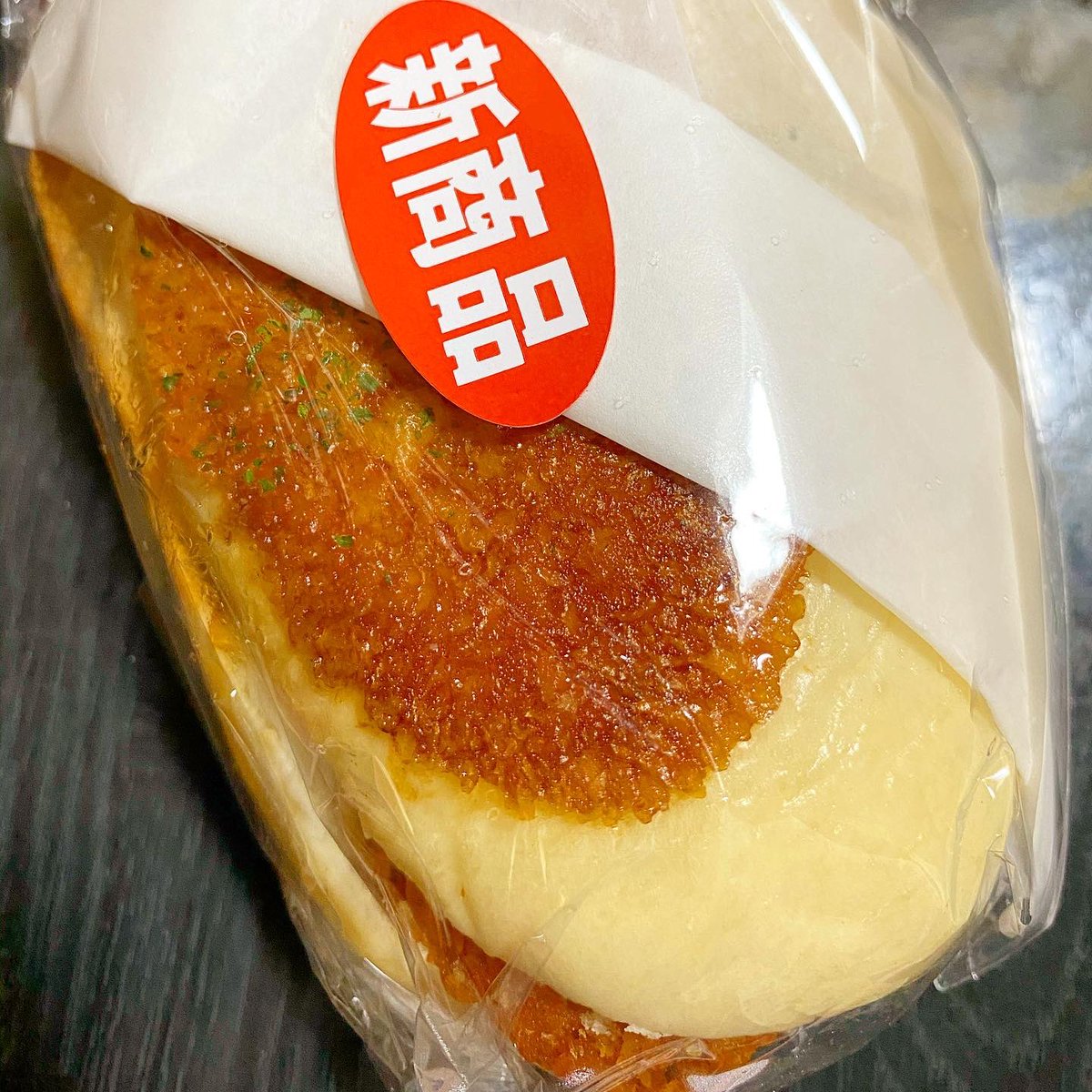 春華 Shunka Instagram更新 デイリーヤマザキ デイリーホット スパイシーチキンアンドチェダーチーズサンド 塩バターパン黒トリュフ塩風味 こだわりのメロンパン