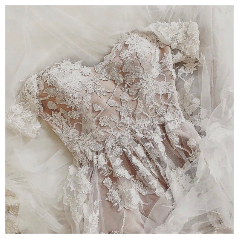 ♡ 𝑬𝒍𝒐𝒓𝒂 ♡ Will definitely take your breath away. She is the definition of romance with her floral inspired lace. We can’t wait for her to arrive in store ♡ 
.
Available in Ivory/Mocha (shown), Ivory
Available in sizes 2 to 28