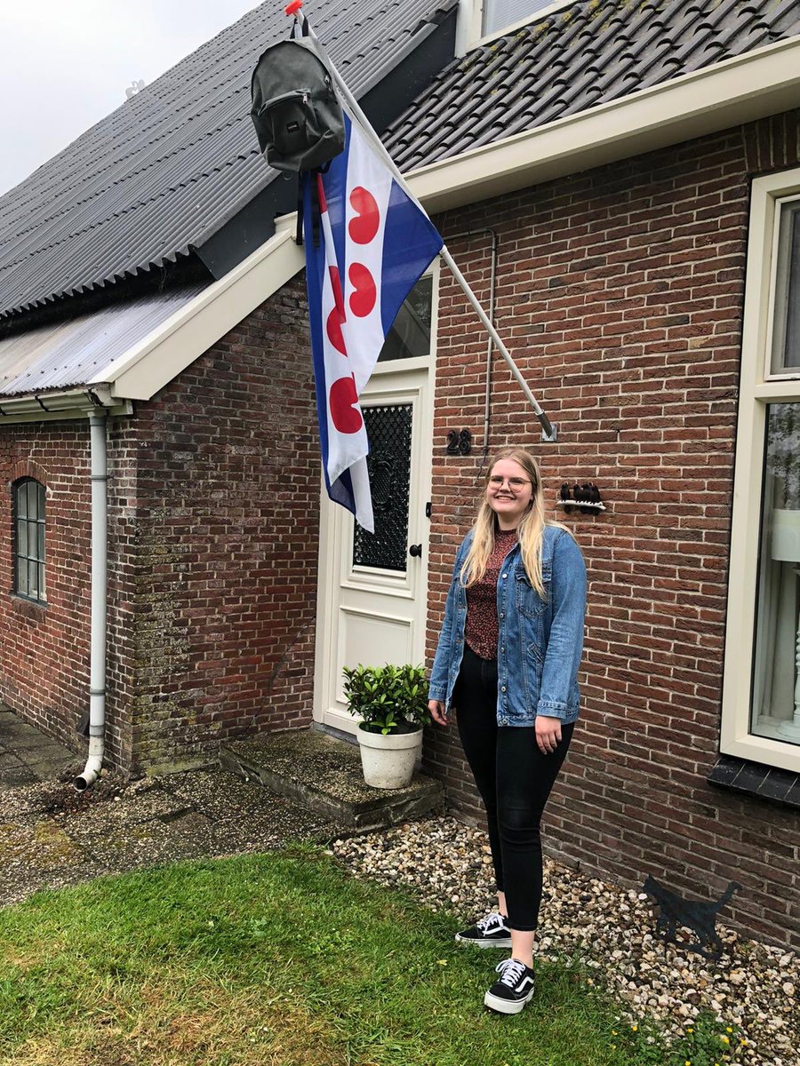AnnavanderMeul1's tweet photo. Ús Nynke is slagge foar it Gymnasium! Tige grutsk op har. No op nei Grins om scheikunde te studearje. https://t.co/9VOuUXOtio