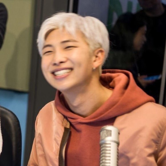 seokcypher's tweet photo. GUYS! I'm so happy, I just heard that I'm officially a college graduate!! 🥺 I DID IT!!! https://t.co/N1W320QIX3
