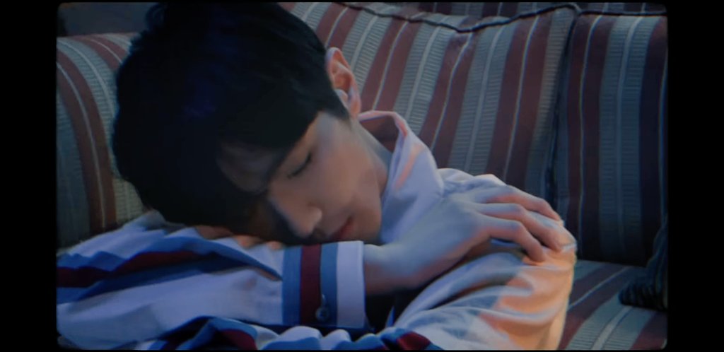 luceatluxtua_'s tweet photo. 비슷한 느낌🌛

#CIX #씨아이엑스 #HelloStrangeTime https://t.co/2Bc7fKO75k