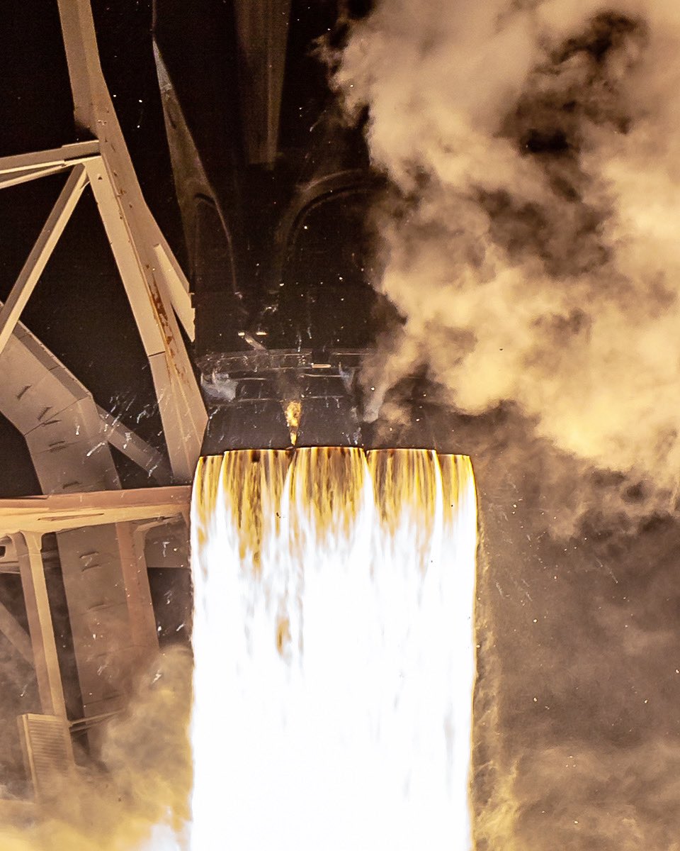 manumazzanti's tweet photo. La furia de los 9 motores Merlin a pocos segundos del despegue.
Segunda cámara remota (engine shot).
#spacex #starlink7 #merlinengines #launch https://t.co/ztFJGeJHGk