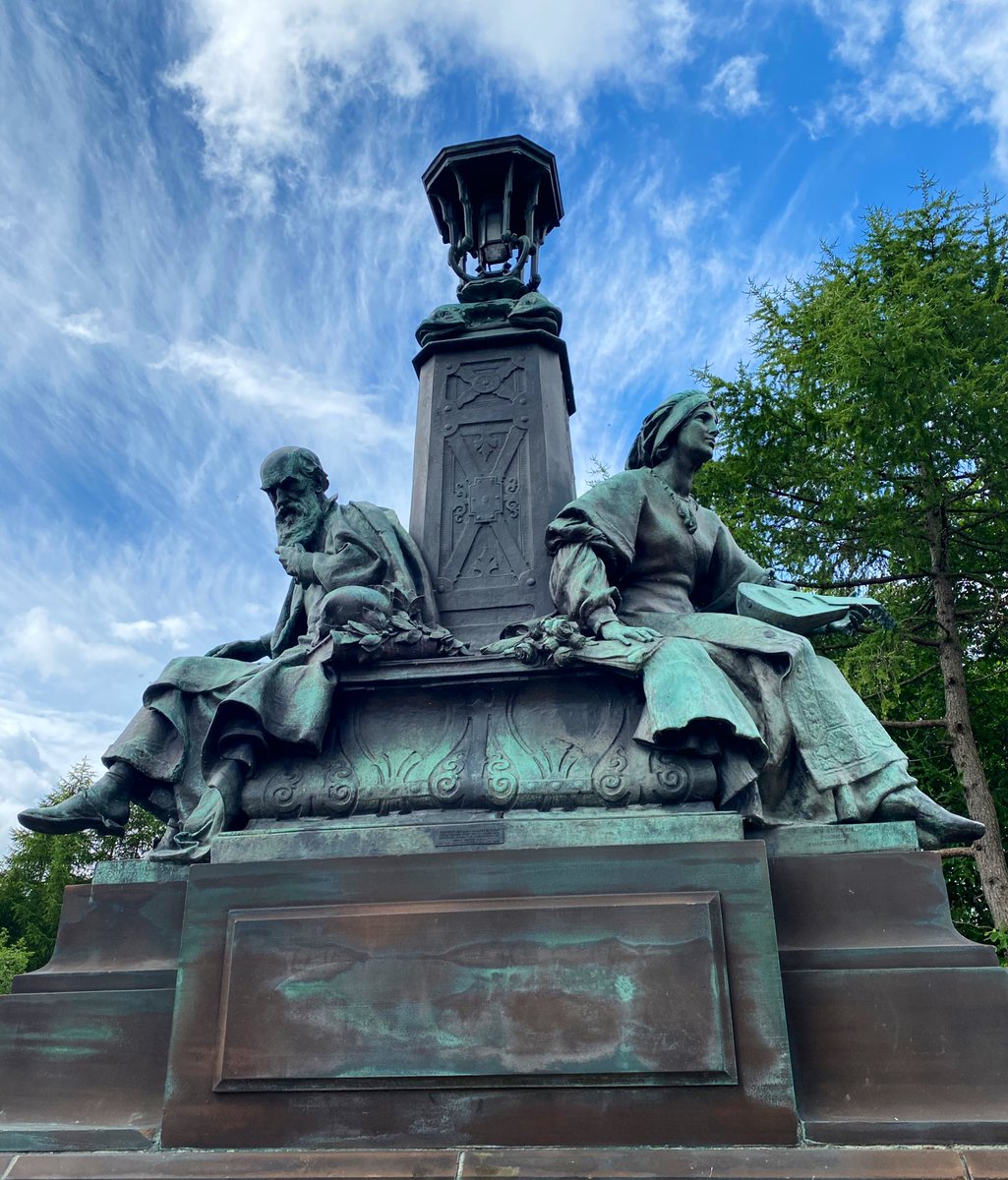 lizrich21's tweet photo. Lovely socially distanced walk to Kelvingrove with my buddy @Gillian39245409 first walk together in 11 weeks π΄σ §σ ’σ ³σ £σ ΄σ Ώππ #keepingourdistance @GlasgowWEToday #kelvingrove #Glasgow #statues https://t.co/k7Jk9ot6Tt