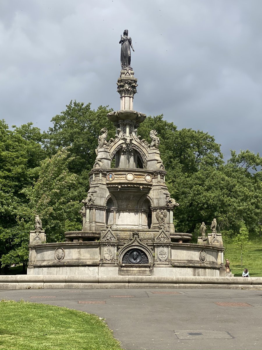 lizrich21's tweet photo. Lovely socially distanced walk to Kelvingrove with my buddy @Gillian39245409 first walk together in 11 weeks π΄σ §σ ’σ ³σ £σ ΄σ Ώππ #keepingourdistance @GlasgowWEToday #kelvingrove #Glasgow #statues https://t.co/k7Jk9ot6Tt