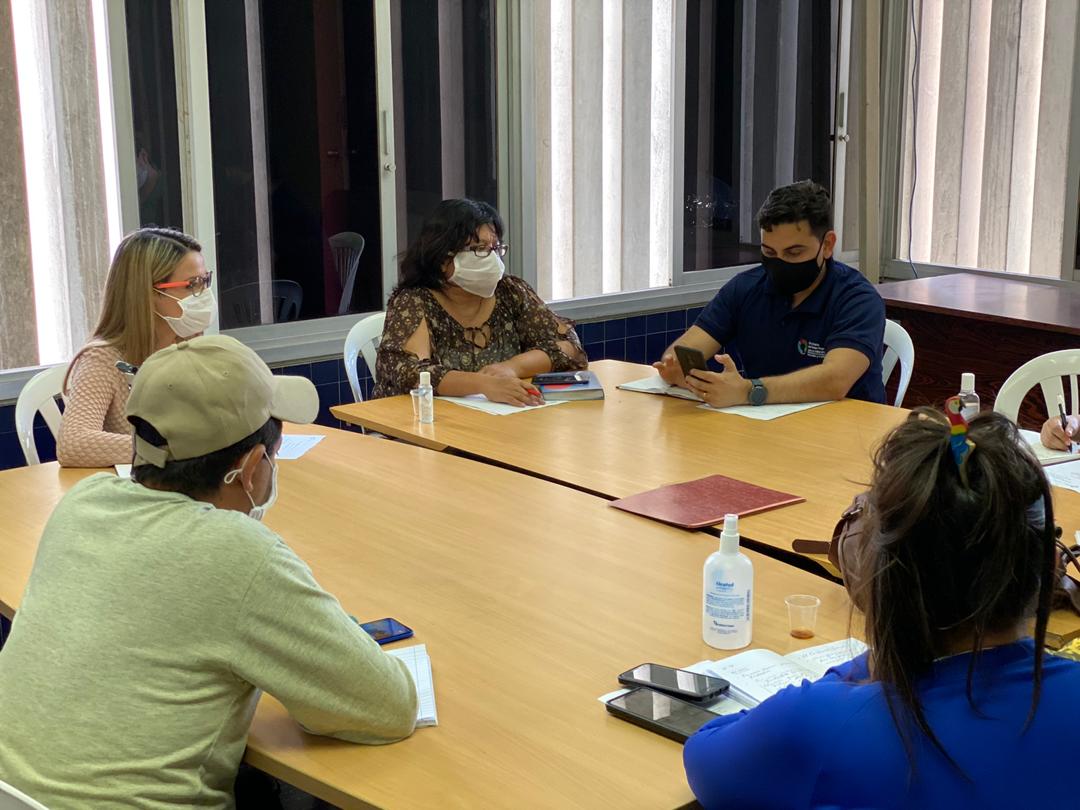 Participamos en reunión de trabajo con las y los Viceministros de Educación y misiones educativas Robinson y Ribas, planificando el programa  Cada Familia una Escuela para, garantizar la formación académica a nuestro Pueblo
#VigilemosLaPatria
<a href="/NicolasMaduro/">Nicolás Maduro</a> 
@psuvaristobulo