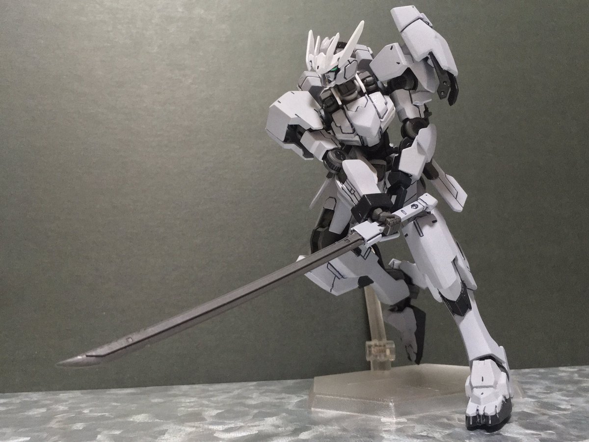 alpaka_craka's tweet image. ガンダム・フュルフール P.D.ver完成しました❗️

GUNSTAさんに投稿した最初のガンプラを、アニメ本編の時間軸をイメージしてリメイクしました
パーツ換装でオリジンverもできます
作品ページ→gumpla.jp/hg/474036

#GUNSTA 
#鉄血コン
#g_tekketsu