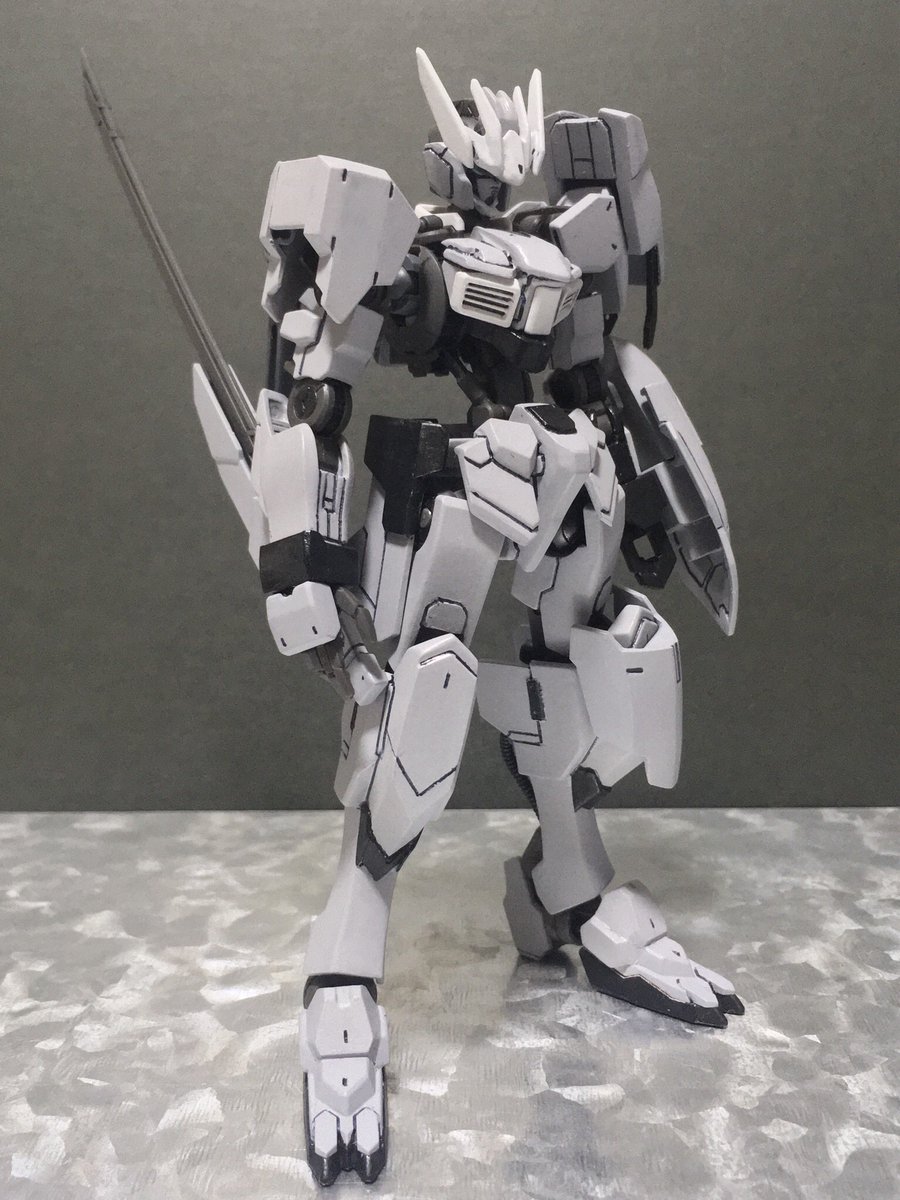 alpaka_craka's tweet image. ガンダム・フュルフール P.D.ver完成しました❗️

GUNSTAさんに投稿した最初のガンプラを、アニメ本編の時間軸をイメージしてリメイクしました
パーツ換装でオリジンverもできます
作品ページ→gumpla.jp/hg/474036

#GUNSTA 
#鉄血コン
#g_tekketsu