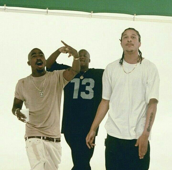 Rap24HorasBR's tweet photo. Há exatamente 24 anos, 2pac incendiava a cena hip-hop com a faixa diss "Hit 'Em Up" em parceria com o Outlawz, direcionada para seus rivais The Notorious B.I.G e Puff Daddy.

Quem é fã? https://t.co/l00ir2pp8U