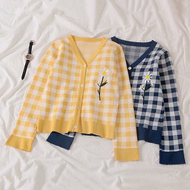 JuliiesStore's tweet photo. Daisy Cardigan Scott 🌻
เสื้อคาร์ดิแกนไหมพรม มี2สี กรม/เหลือง 
ราคา 250 บาท 

ขนาด : Freesize
สอบถาม https://t.co/9nHnL0AE7f
**รอของ10-15วัน**

#พรีเกาหลี #พรีออเดอร์จีน #พรีออเดอร์เกาหลี #แฟชั่นเกาหลี #เสื้อผ้าสไตล์เกาหลี #แฟชั่นเกาหลี https://t.co/I4ohuUQVg3