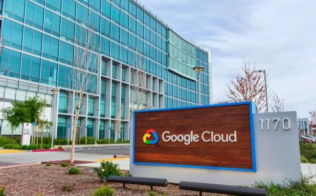 DigitalInnovat8's tweet photo. [NEWS] 📰
C’est officiel ! Le géant américain #Google vient d’annoncer qu’il allait ouvrir sa première région #Cloud ☁️ de #France en 2022.

👉 https://t.co/FsbhcnkN7M

#digital #news #actualité #nouveauté #development https://t.co/7hWJodET0e