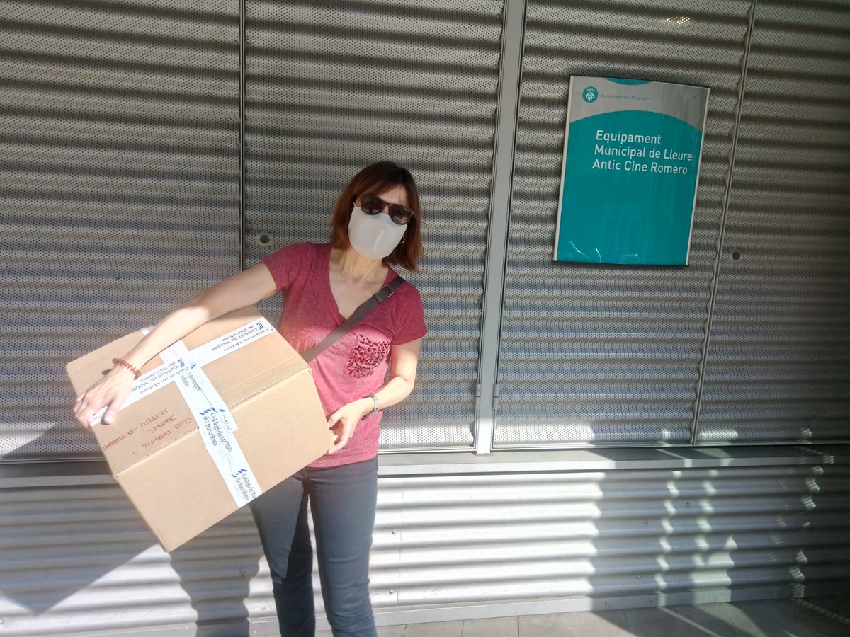 ConsellEsplaiLH's tweet photo. Cada vegada tenim l'estiu més aprop i sabem que hem d'estar més preparades que mai. Per això fem arribar a les entitats del Consell material sanitari adequat en col·laboració amb @COMBarcelona! https://t.co/YkeFL0Zu64